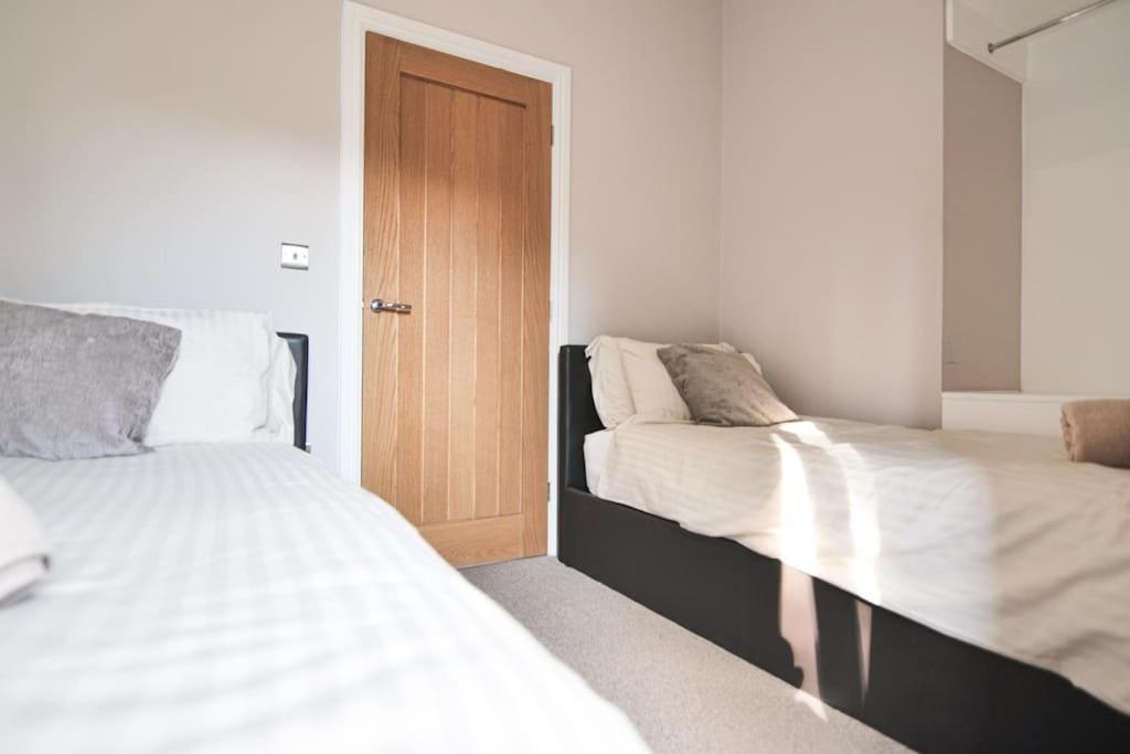 Hoxne Cottages - Sunflower Cottage With Private Hot Tub York Exteriör bild