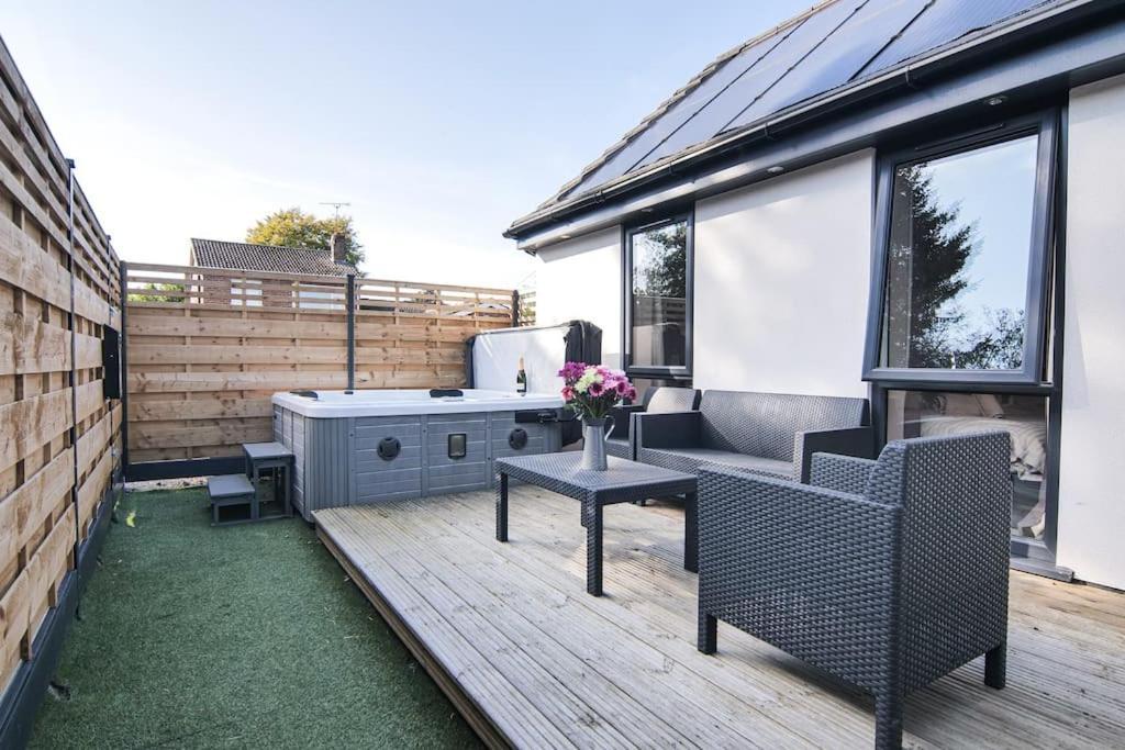 Hoxne Cottages - Sunflower Cottage With Private Hot Tub York Exteriör bild